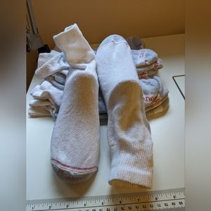 Hanes White men’s ankle length socks
